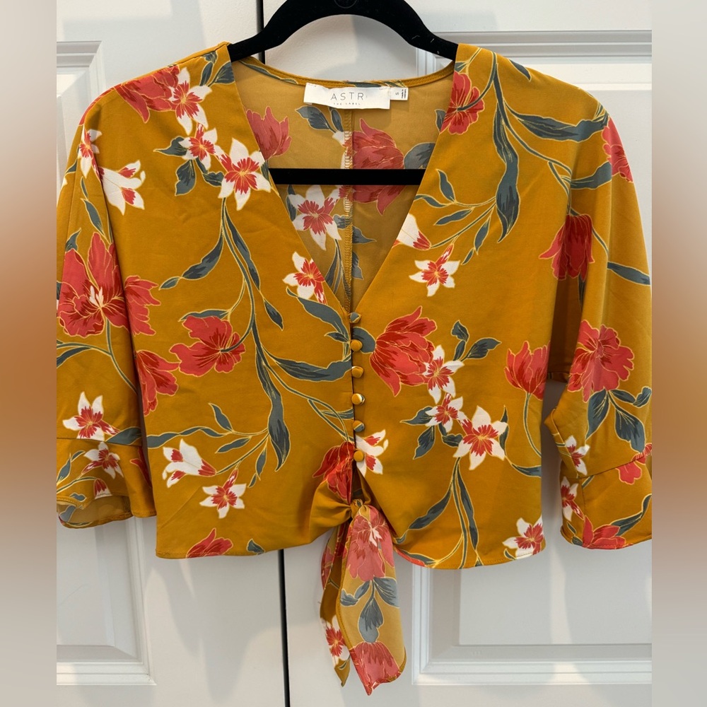 ASTR Women's Cropped Floral Top